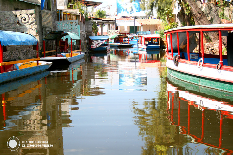 Una vuelta en Trajinera por los canales de Xochimilco en Ciudad de México