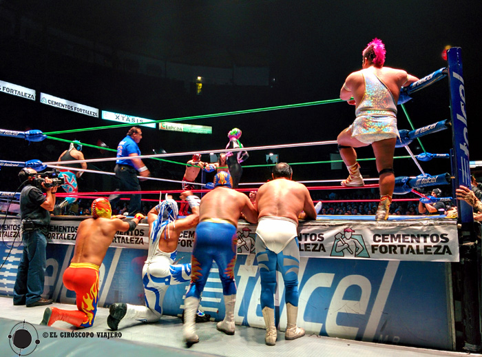 Pelea de lucha libre en el Arena de Ciudad de México