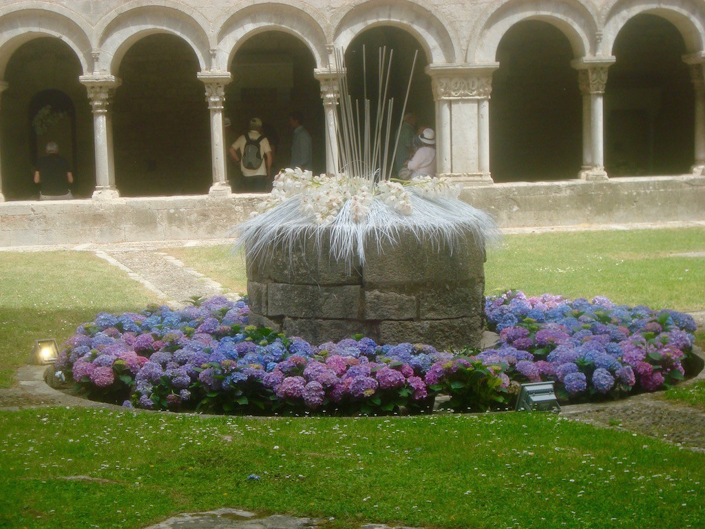 El claustro de la catedral de Girona, magnífico en el "Temps de flors". © Elbelina Carranza.