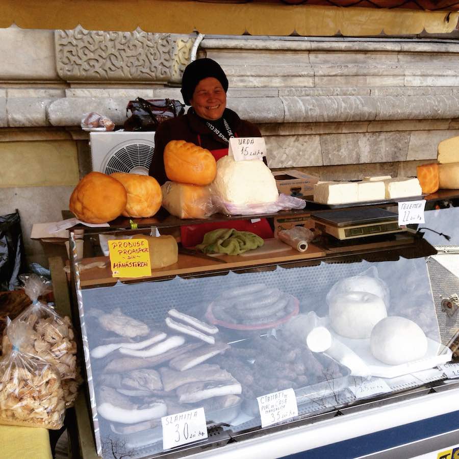 Quesos de la región de Cluj en un mercado. ©Íñigo Pedrueza
