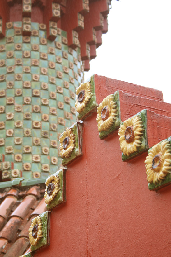 Detalle del Capricho de Gaudí