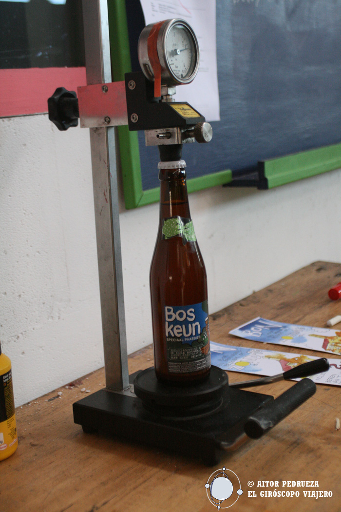 Máquina que mide la presión de la cerveza para saber el momento en el que es apta para consumir