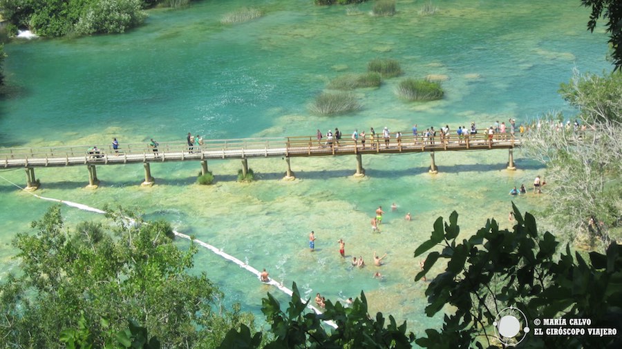 Magnífica imagen de la pasarela sobre el río Krka