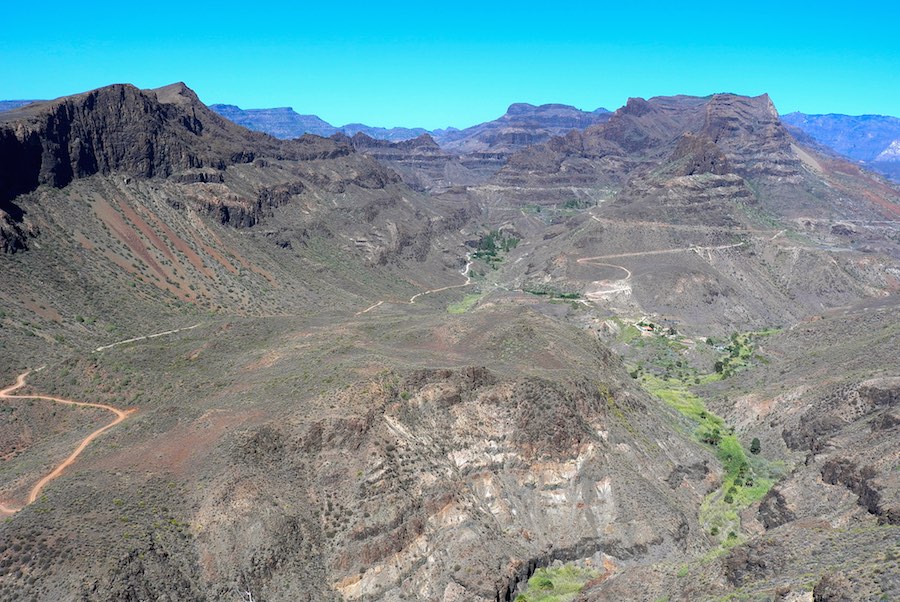 Líneas sinuosas del relieve de Gran Canaria. ©Félix Aretxaga