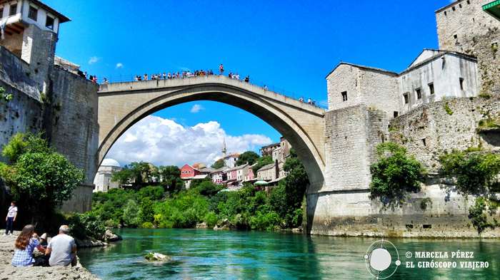 El puente de Mostar, emblema de la ciudad, de la región de Hercegovina y de todo Bosnia.