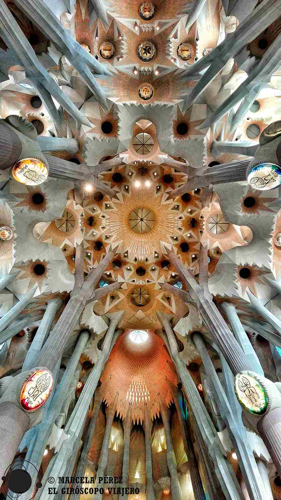 Aquí se aprecian hiperbolides y parabolides, técnicas desarrolladas por Gaudí como gran aporte arquitectónico