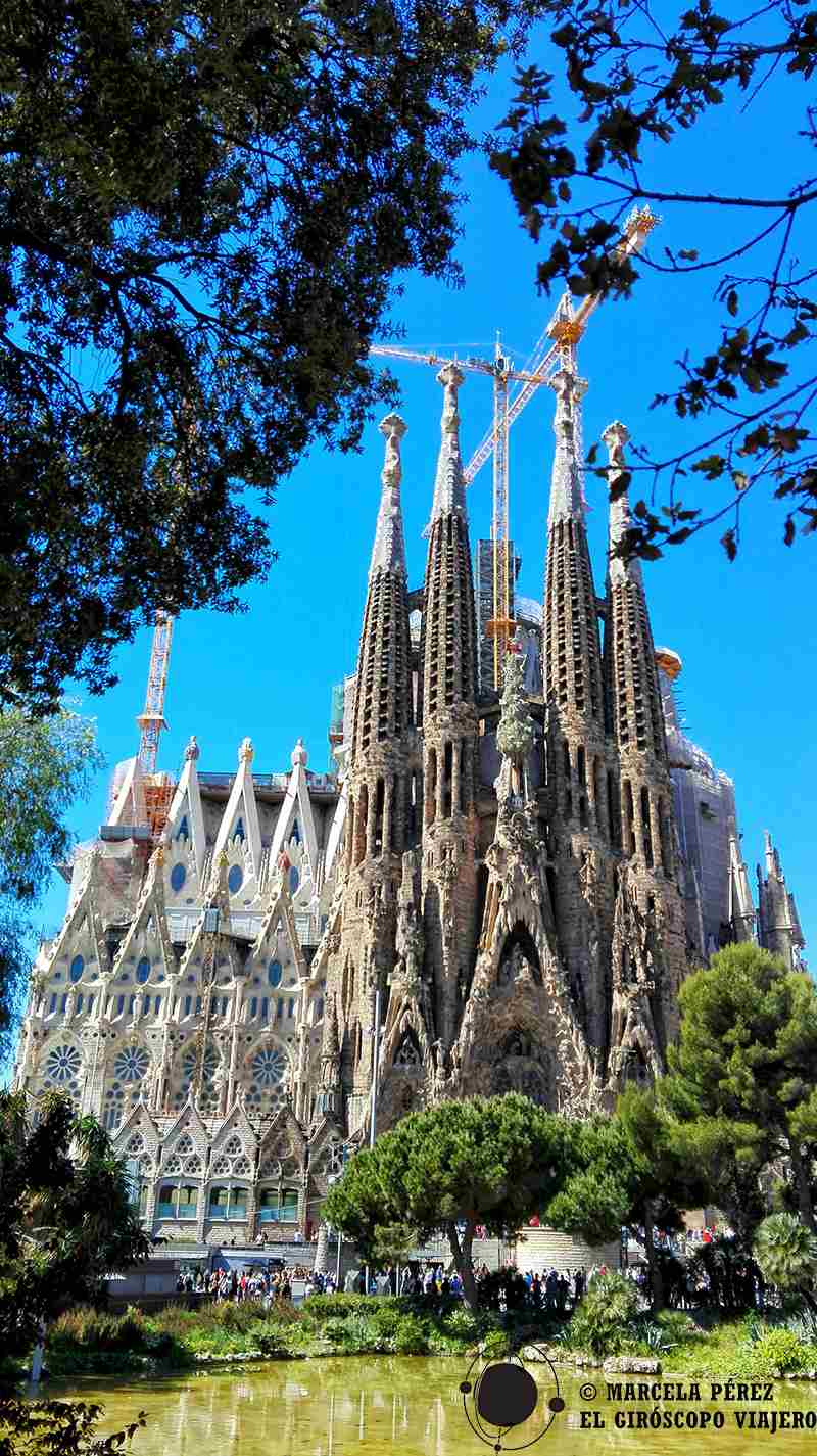 La Sagrada Familia vista desde la Calle Marina