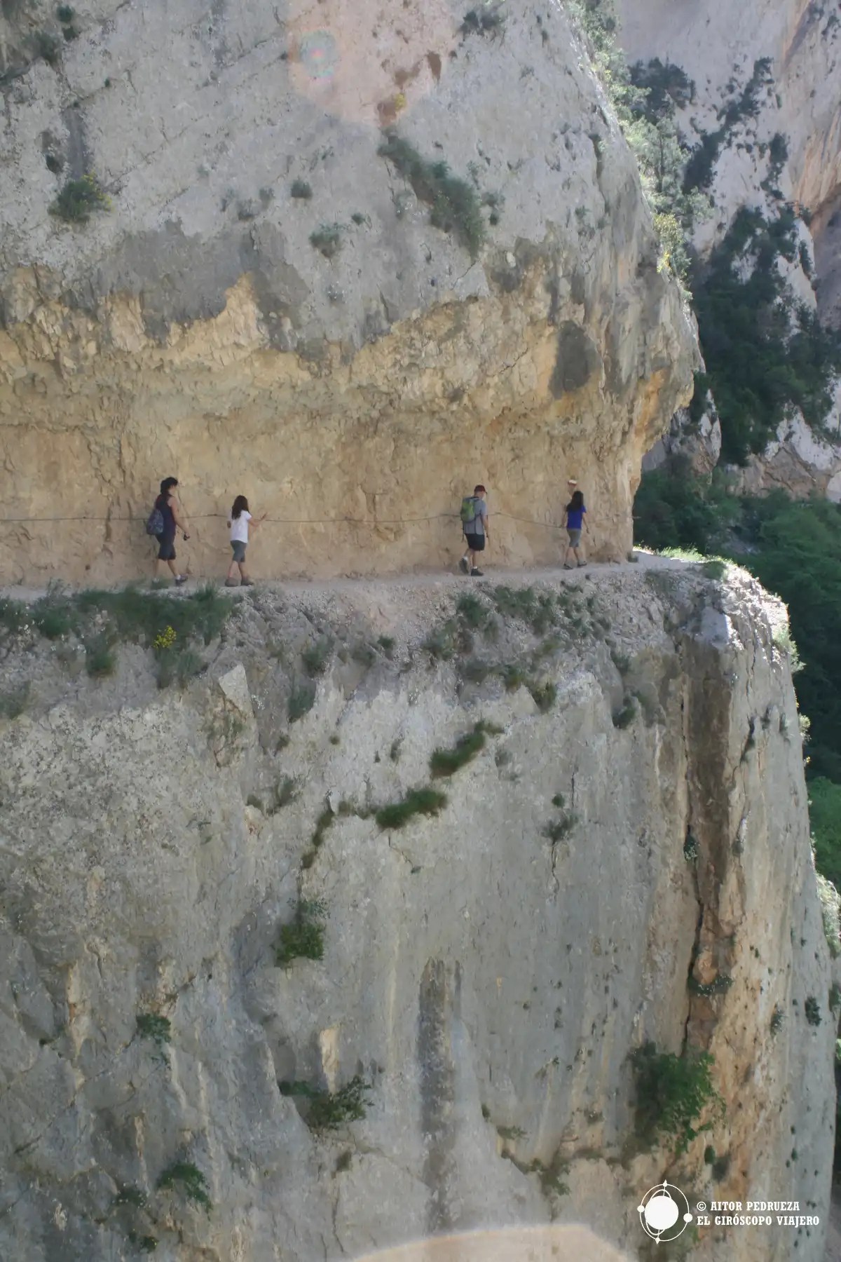 Camino excavado en la roca del Congost del montrebei