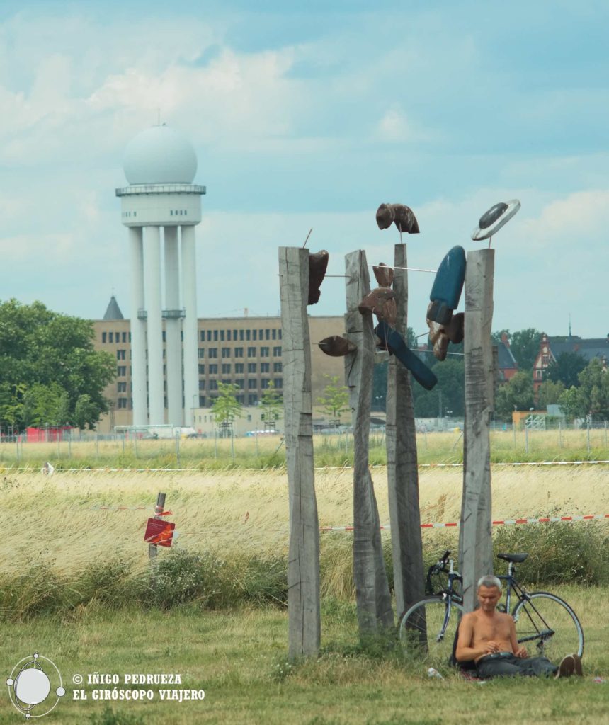 El antiguo aeropuerto de Tempelhof es hoy un impresionante edifico histórico para visitar y un parque público. ©Iñigo Pedrueza.