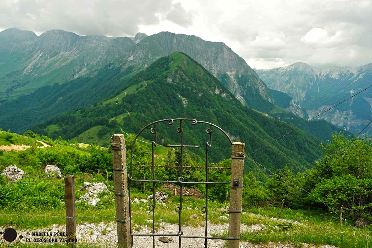 Entrada a la capilla húngara en el monte Mrzli Vrh