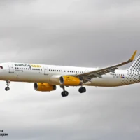Spotters, cazadores de aviones en el Mirador del aeropuerto del Prat de Barcelona