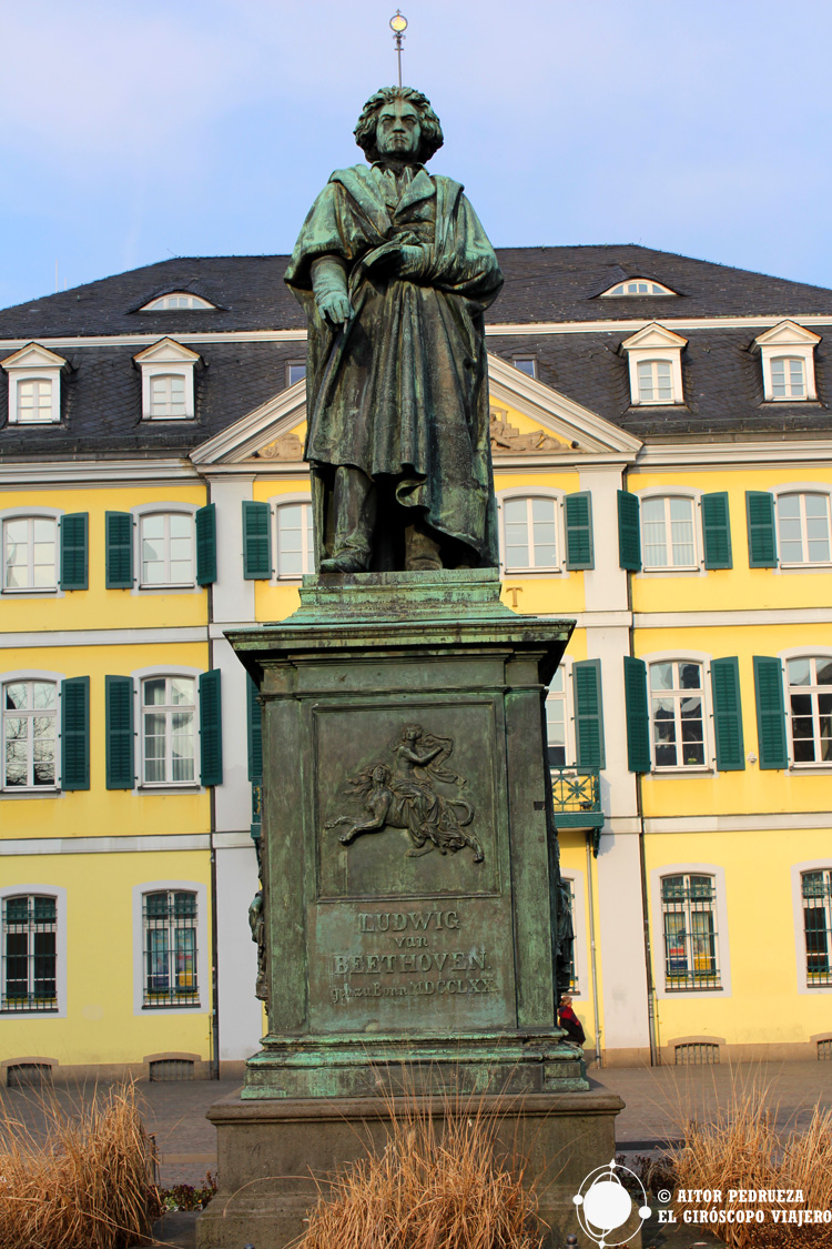 Estatua de Beethoven en el centro de Bonn
