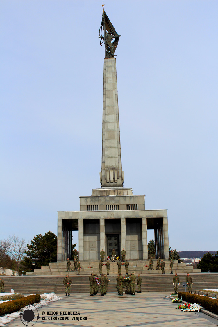 Monumento Slavín, homenaje a los soldados caídos en la "liberación" de Bratislava