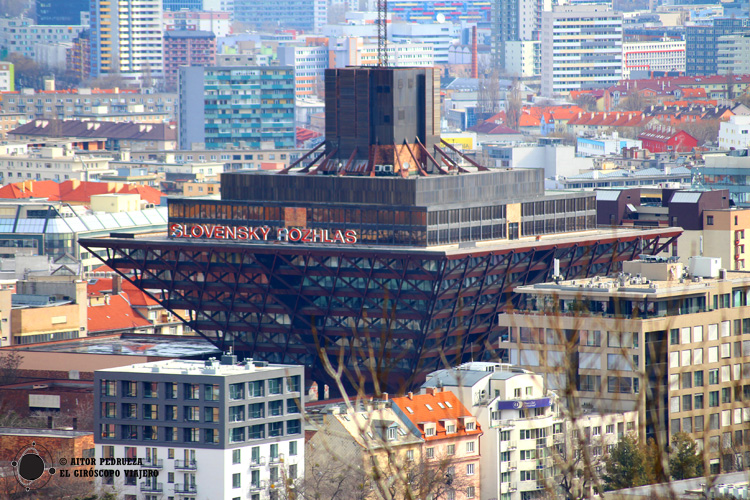 La Pirámide invertida, sede la radio eslovaca
