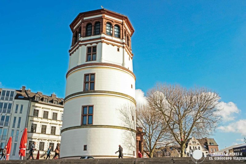 La antigua torre del Castillo de Dusseldorf, hoy Museo Naval ©Marcela Pérez Z.