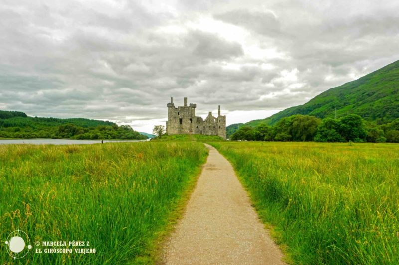 El Castillo de Kilchurn nos salude esplendoroso en la lejanía ©Marcela Pérez Z.