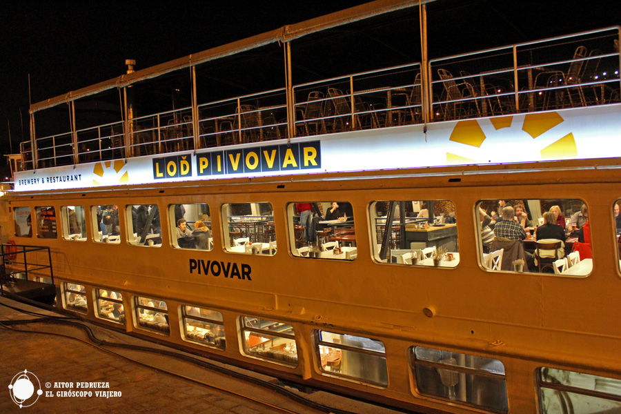 Cervecería dentro del barco Lod Pivovar, una curiosa manera de probar las cervezas de Praga