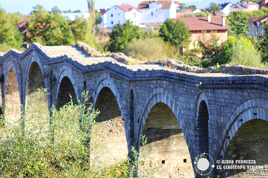 Puente medieval en Kosovo