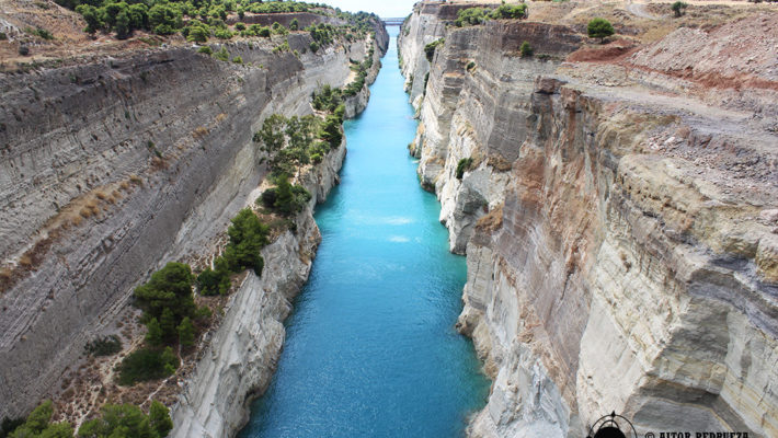 Contando barcos en el Canal de Corinto de Grecia