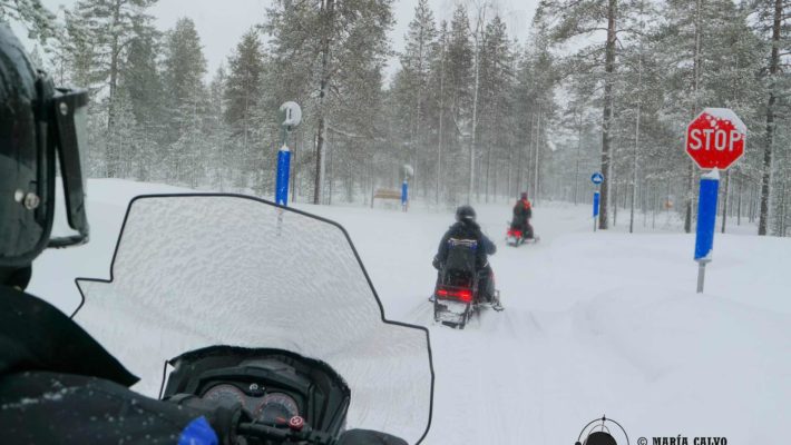 Paseo en moto de nieve en Rovaniemi