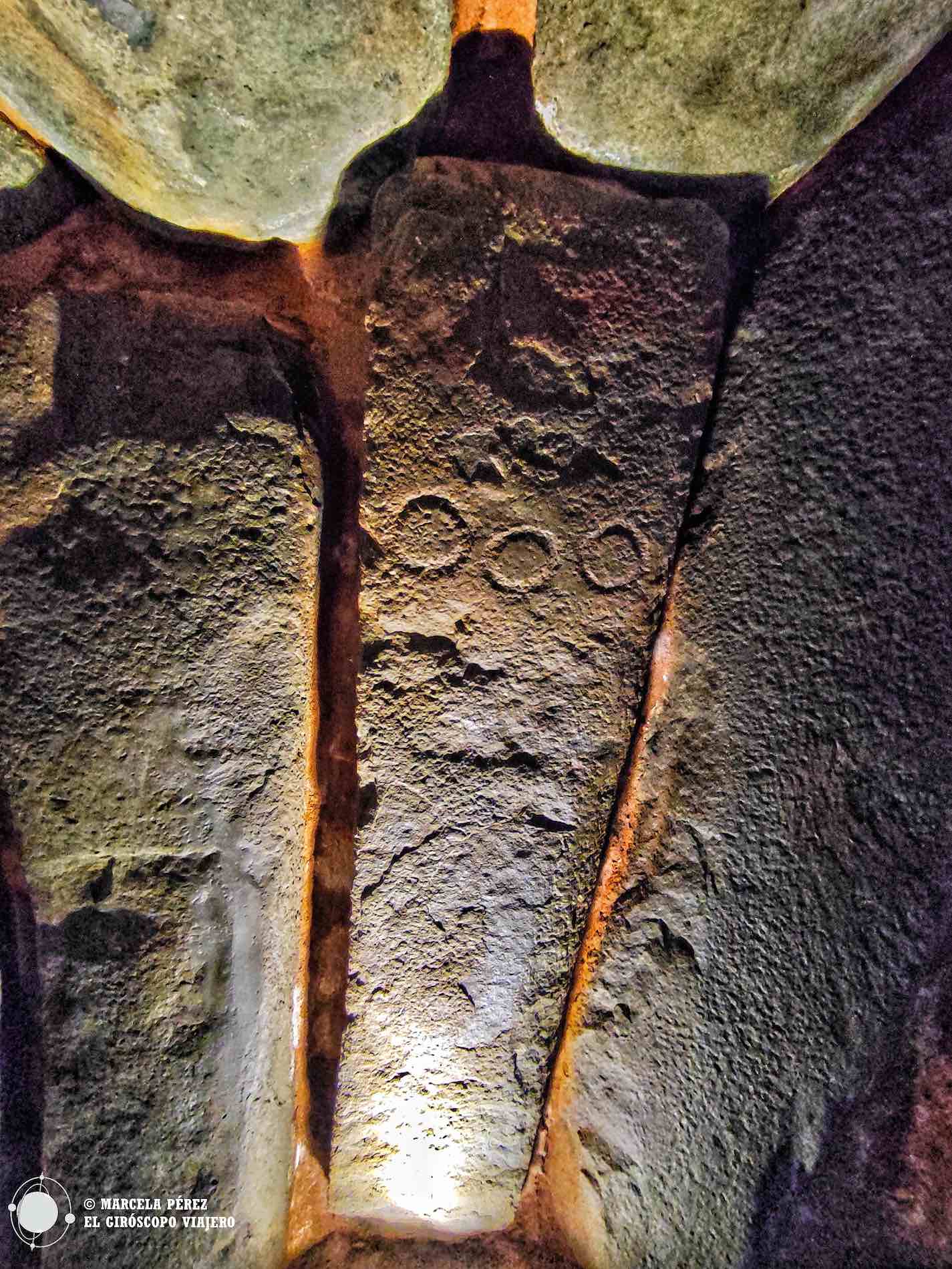 Grabados en el dolmen de Soto en Trigueros (Huelva)