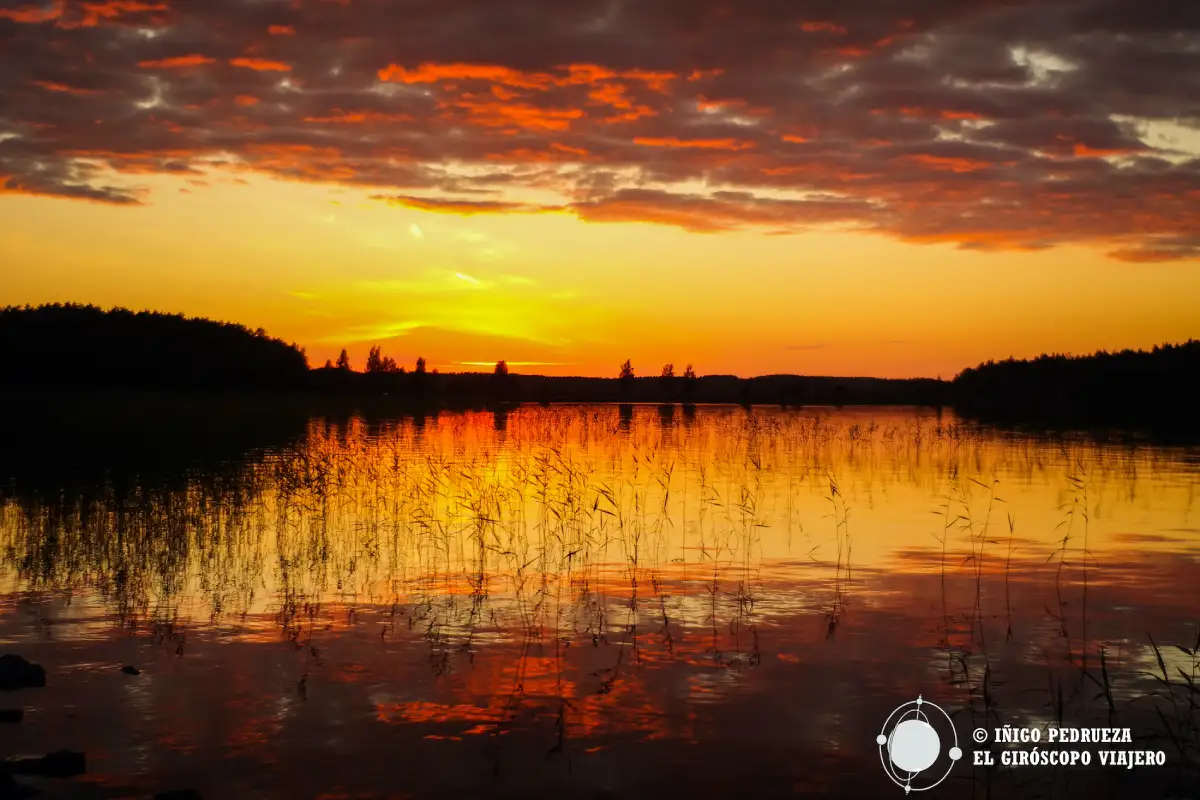 Atardecer de oro y de fuego en Carelia. La reserva de Punkaharju, un paraíso fotográfico en Finlandia.