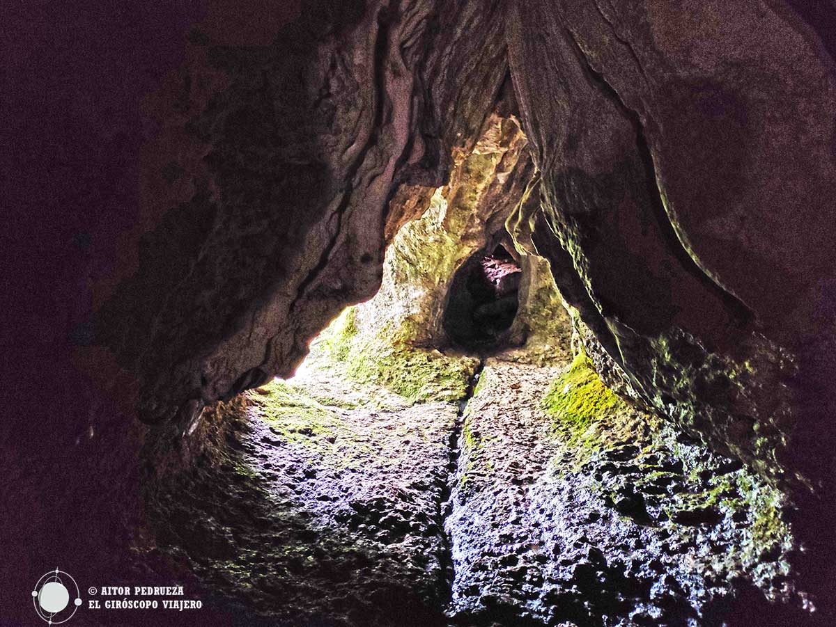 Salida de la Cueva del Canónigo en Rucandio
