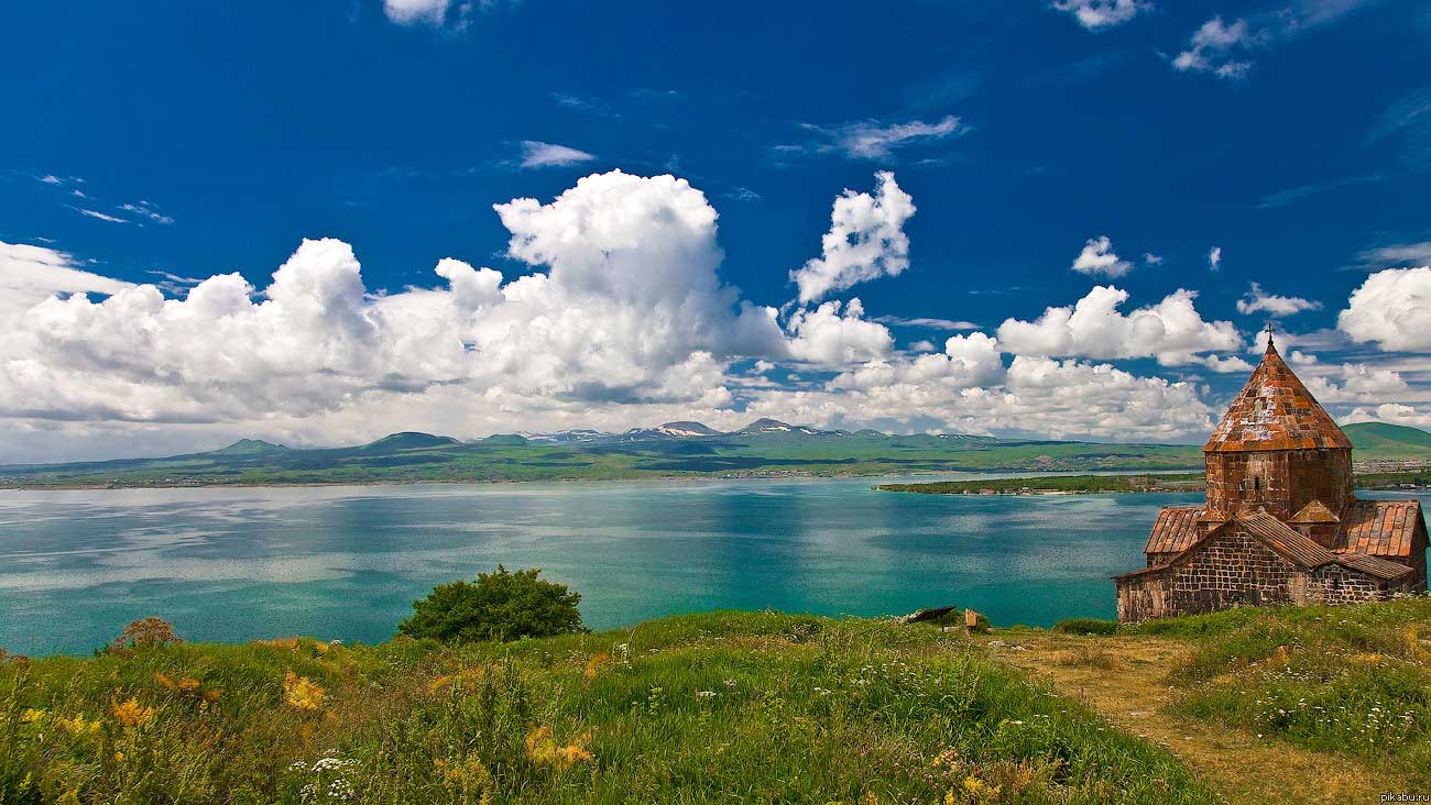 Viajes a Armenia para conocer lugares como el Lago Sevan