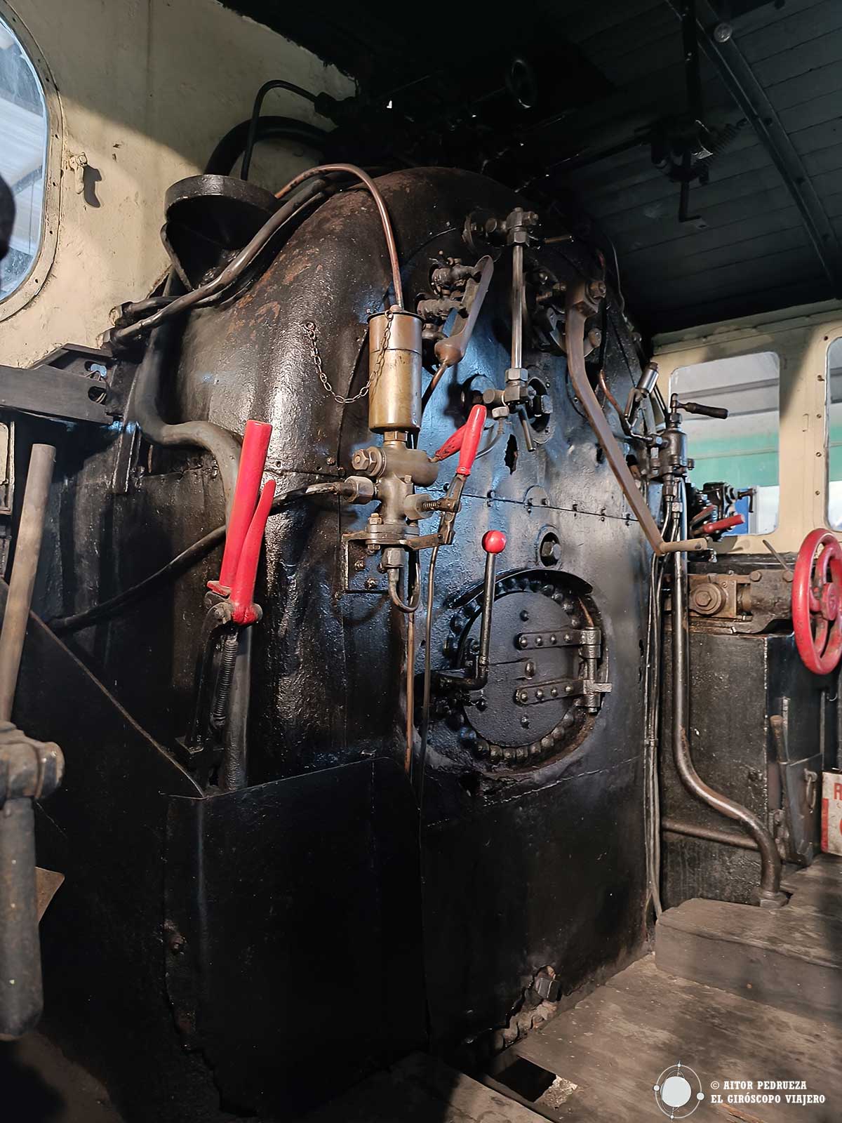 Interior de una locomotora en el museo