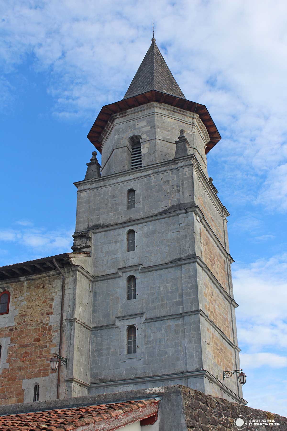Iglesia Nuestra Señora de la Asunción en el pueblo de Ainhoa