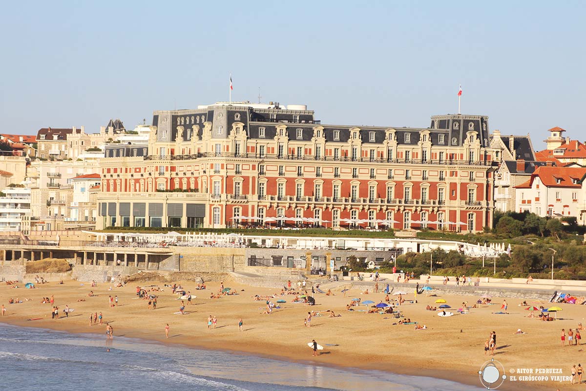 Hôtel du Palais junto a la playa de Biarritz