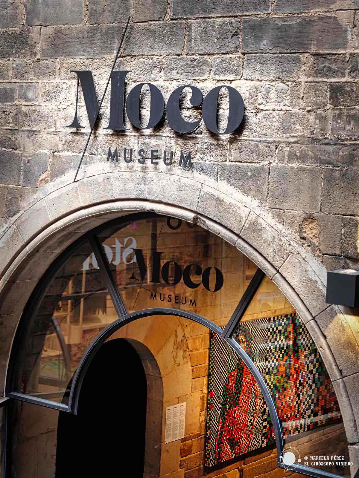 Cuadro de mosaicos Invader en la recepción del MOCO Museum 
