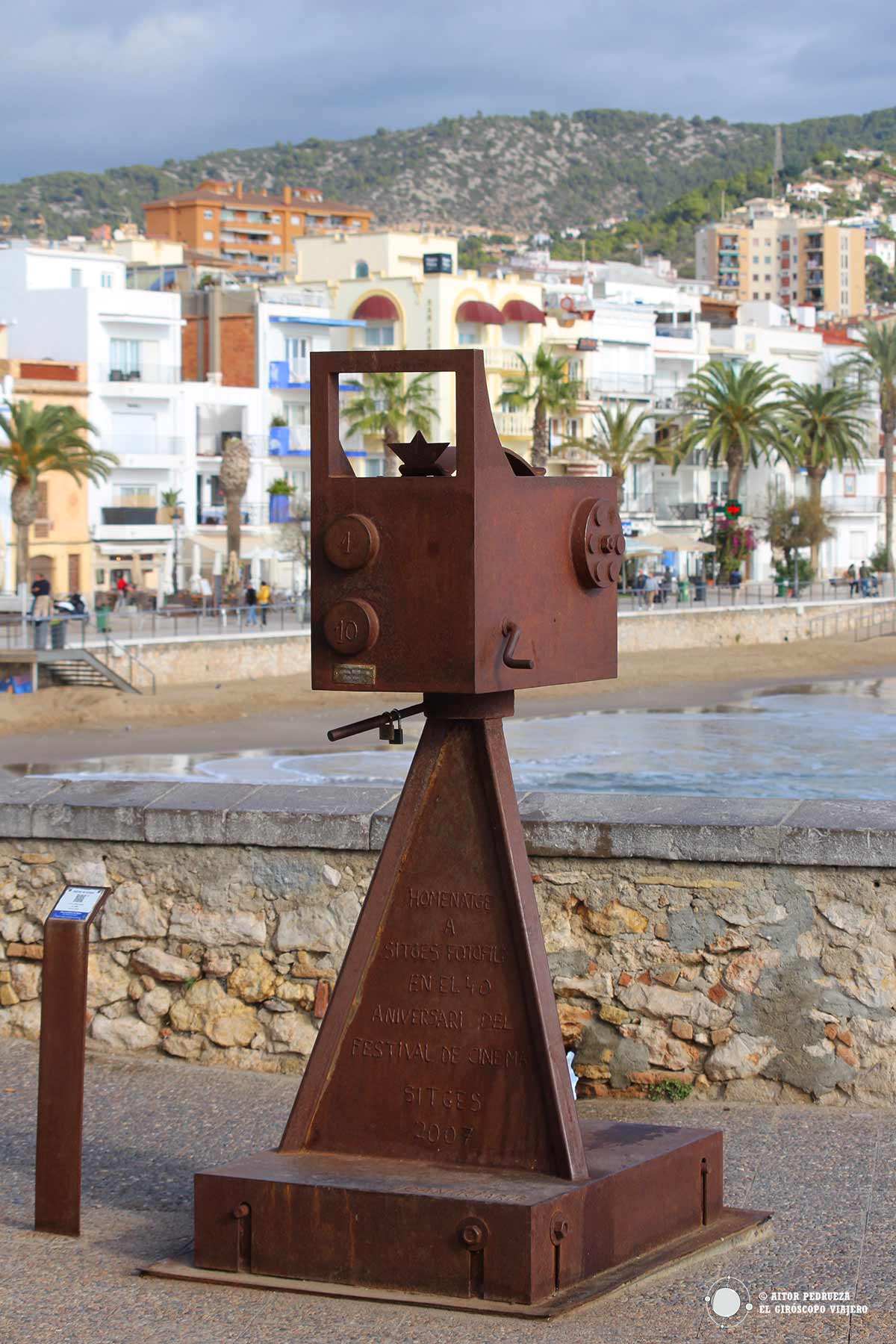 Escultura en honor al Festival de Cine Fantástico de Sitges