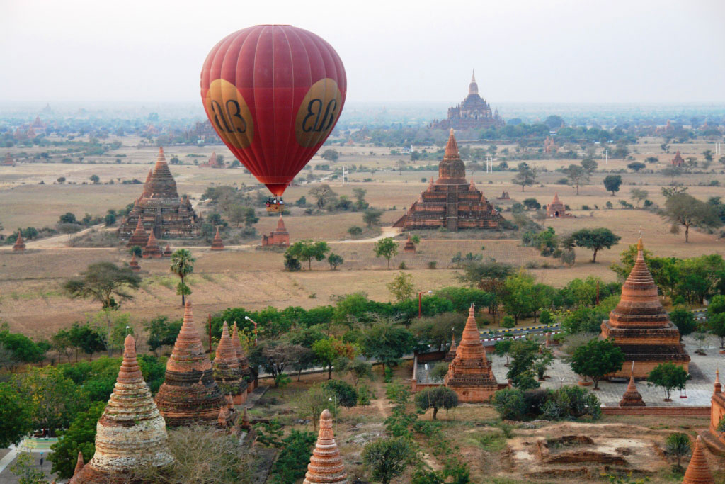 Vista de los templos de Bagan desde el globo. Turismo Birmania