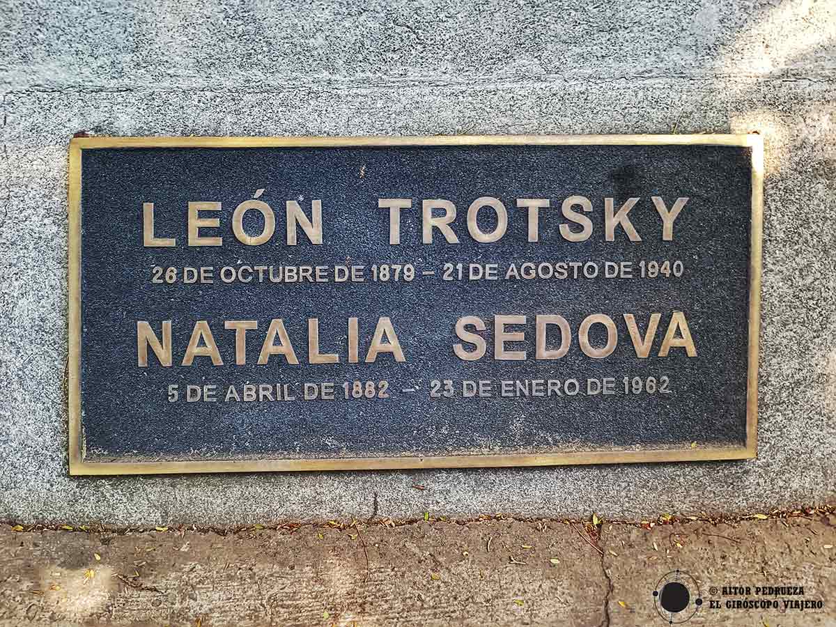 Tumba de León Trotsky y su mujer Natalia Sedova