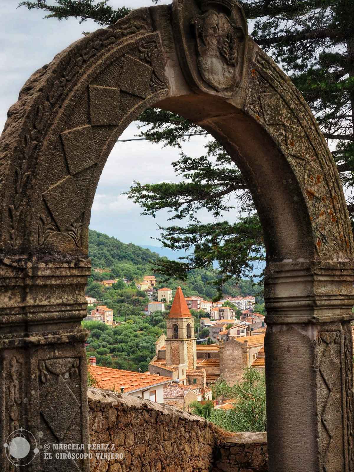 Vistas de Ficarra desde el monasterio