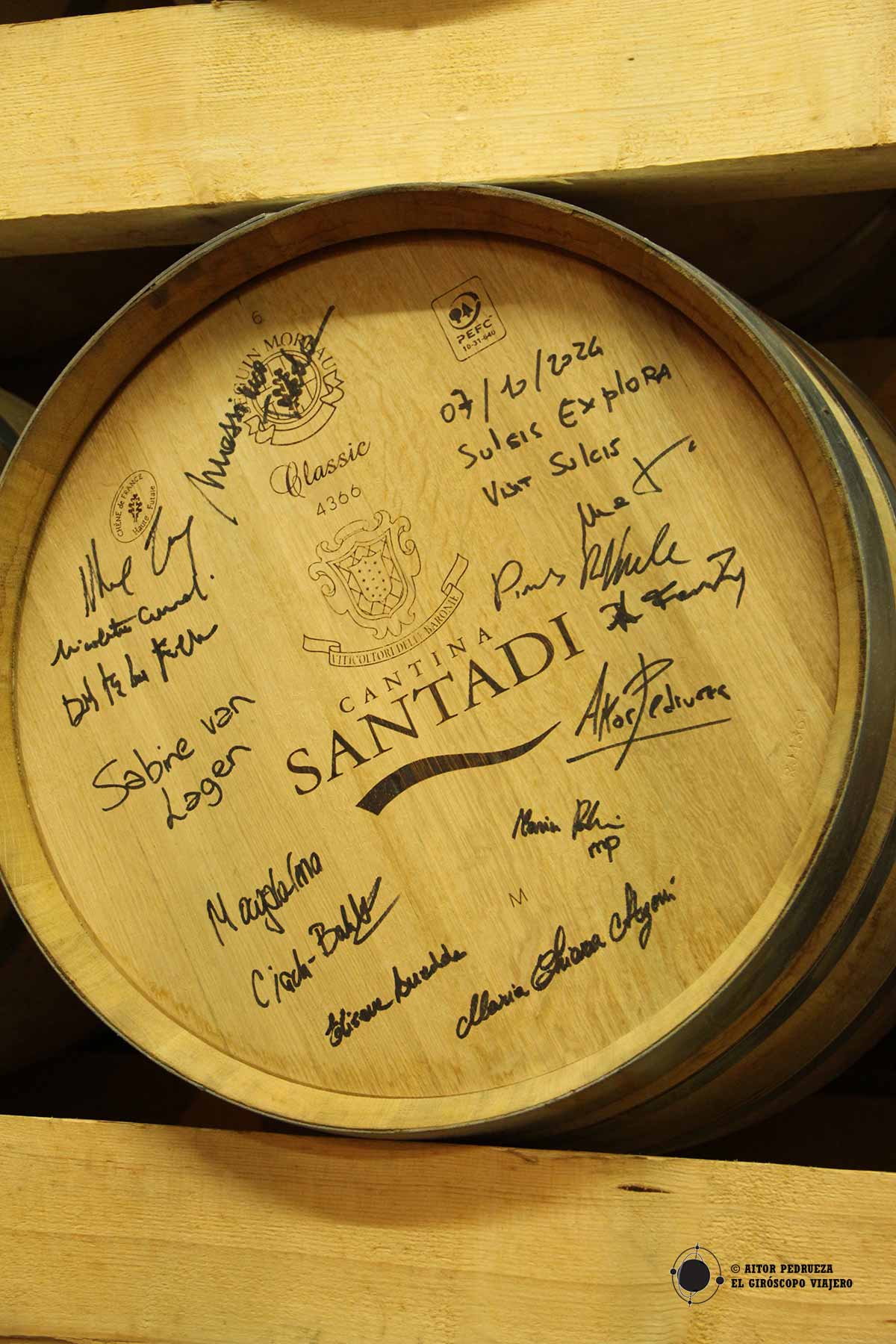 Barrica de bodegas Santadi firmada por nosotros :)