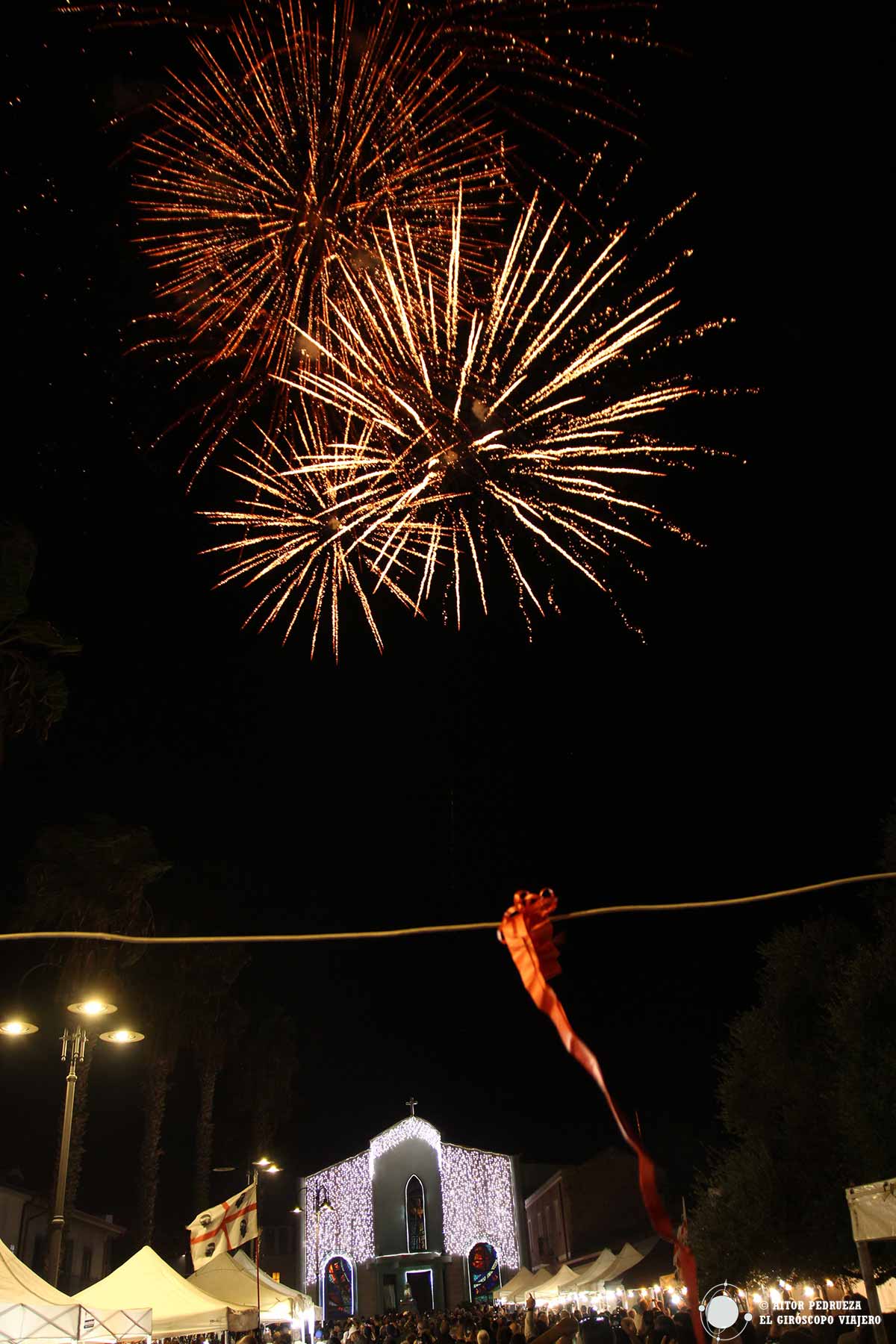 Fuegos artificiales durante la Procesión de la Festa de la Madonna de la Salute de Masainas