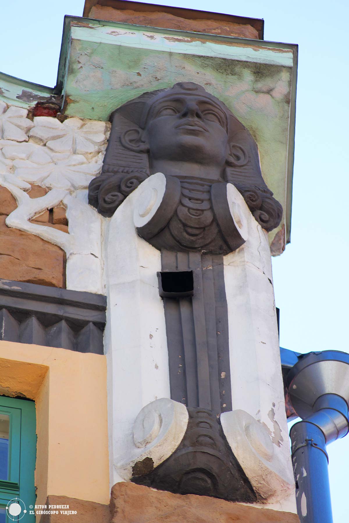 Detalle de Art Nouveau, en el edificio obra de Jacques Rosenbaum (1910) del centro de Tallin