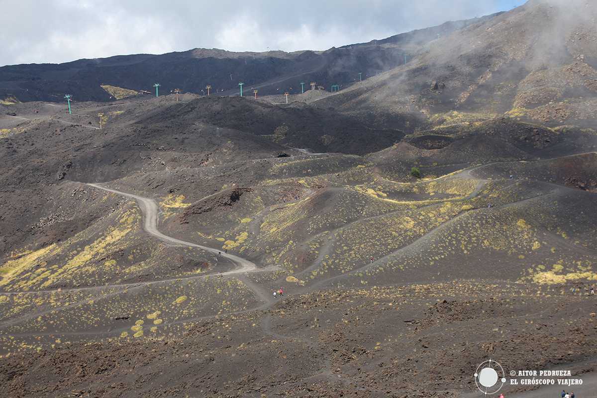 Camino desde el refugio Sapienza ascendiendo hacia el Etna