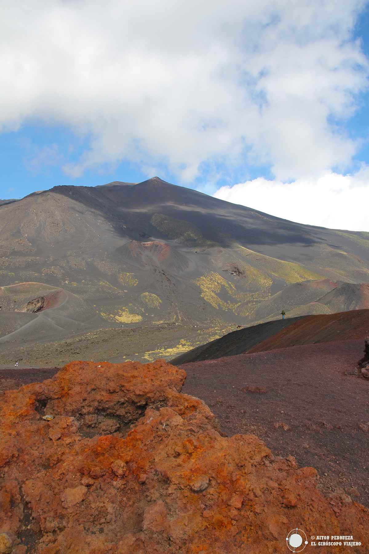 Contraste de colores en el volcán Etna