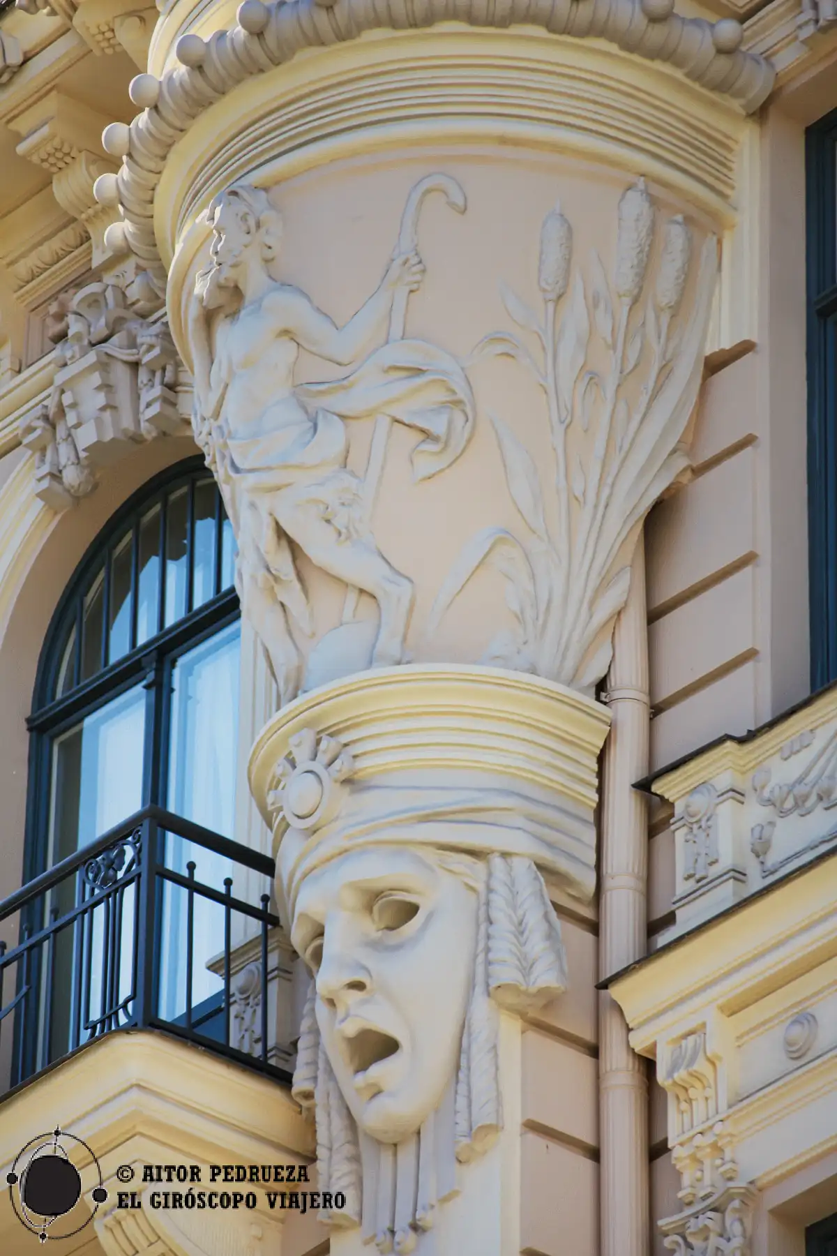 Detalle de una de las casas de estilo Art Nouveau en Riga