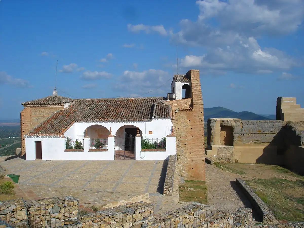 Ermita en el interior de la Alcazaba de Reina