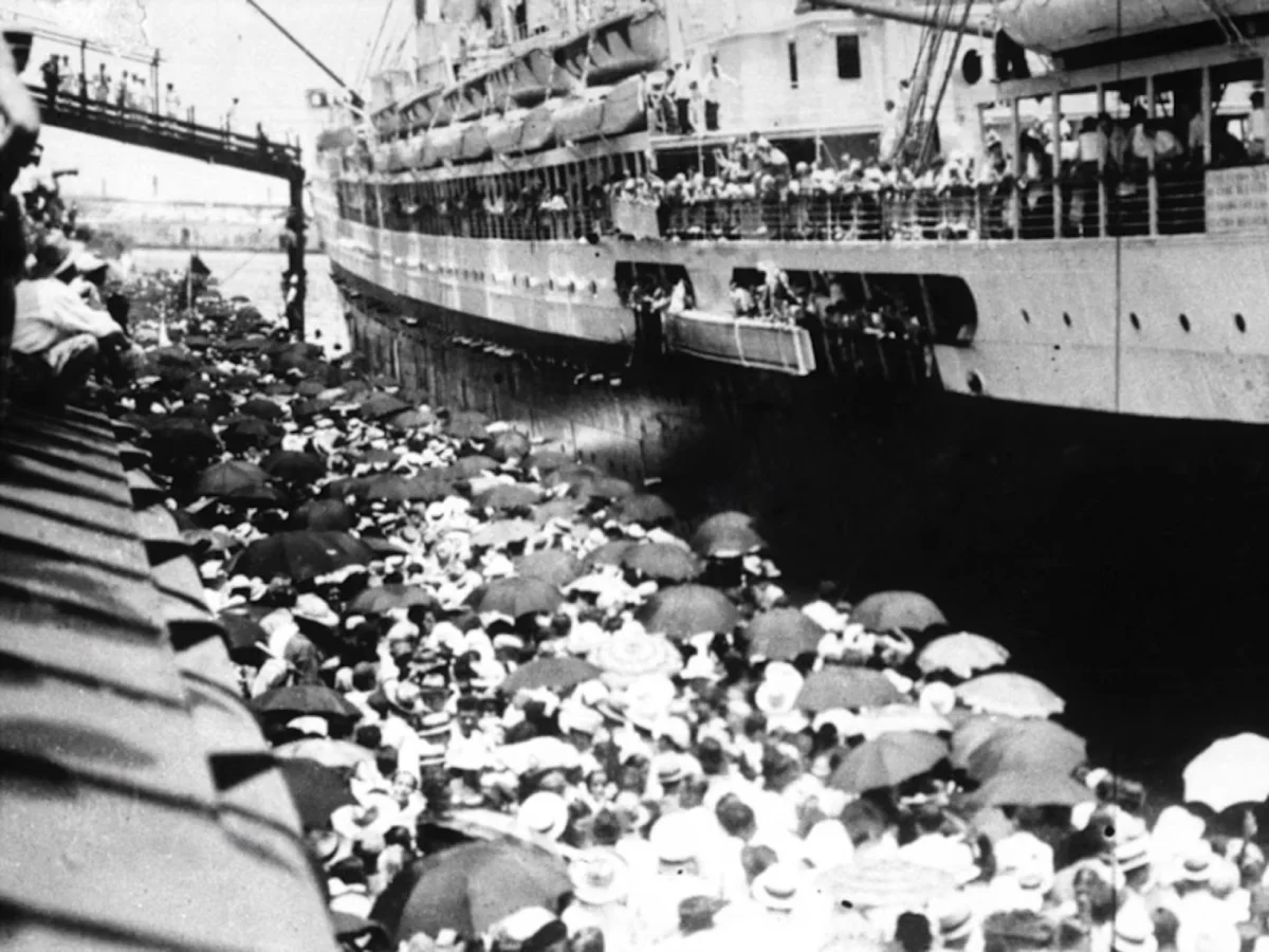 Llegada de uno de los barcos del exilio español al puerto de Veracruz en México