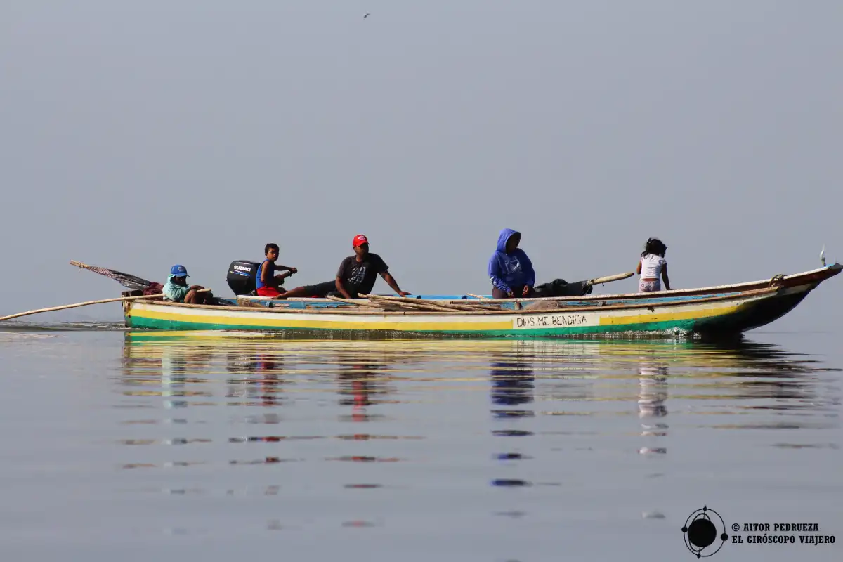 Familia en la Ciénaga grande de Santa Marta
