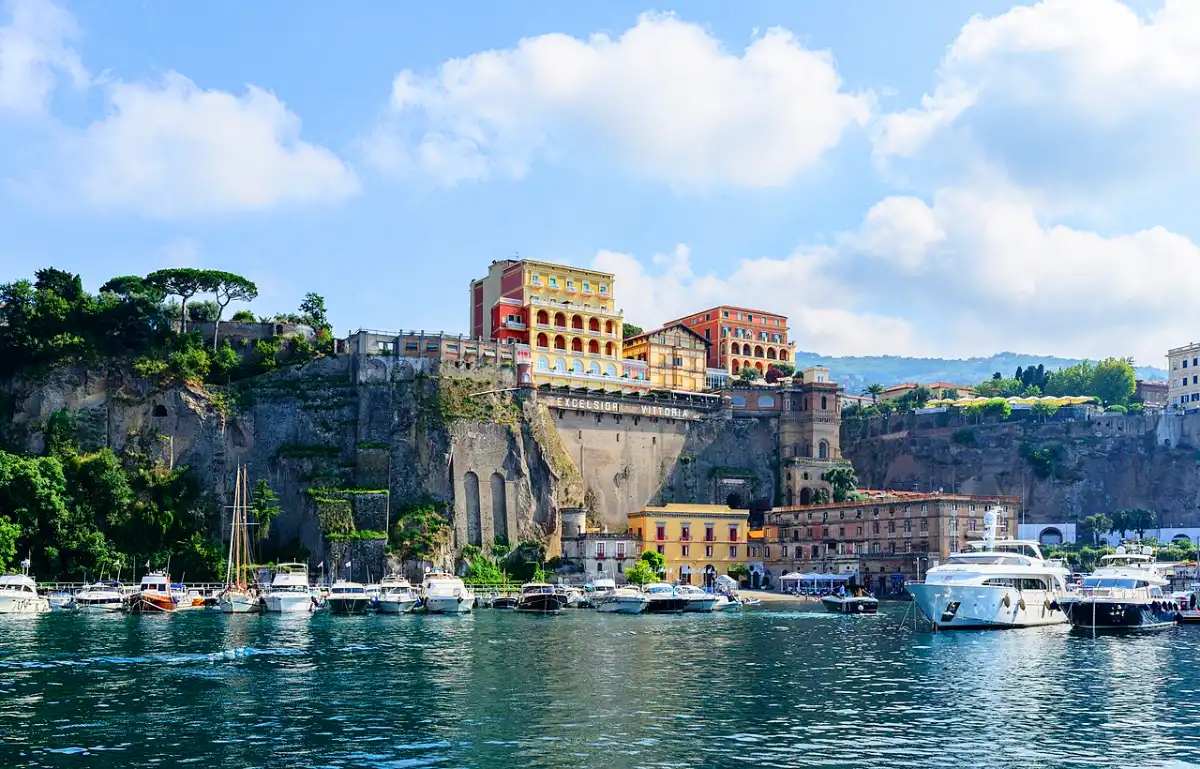 Vista de Sorrento desde el mar