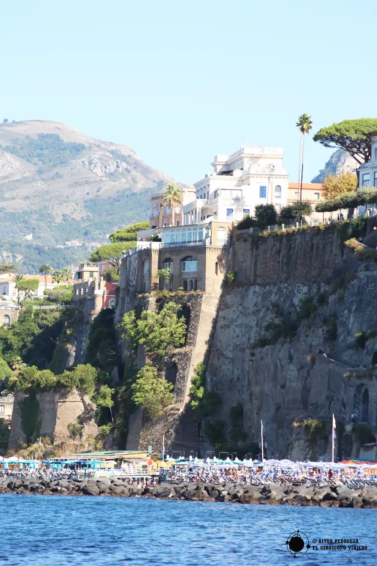 Sorrento elevada sobre el acantilado