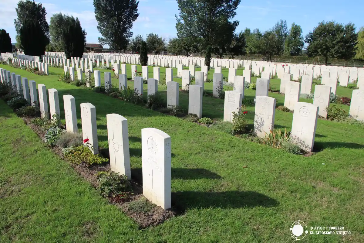 Tumbas en el cementerio británico Nine Elms