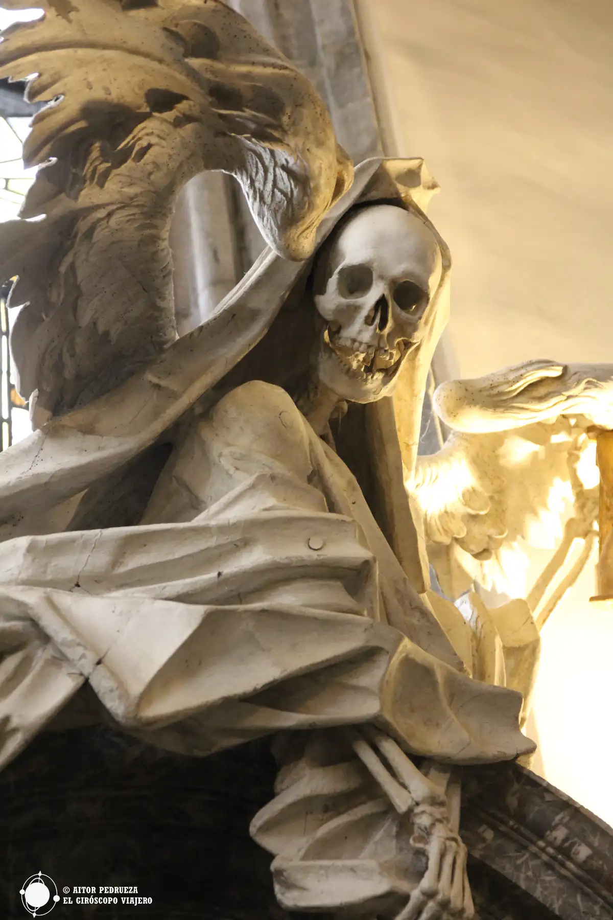 Escultura en la iglesia Onze-Lieve-Vrouwekerk