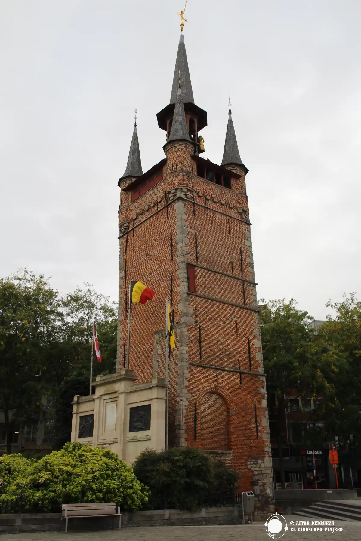 Torre Belfort en el centro de Kortrijk